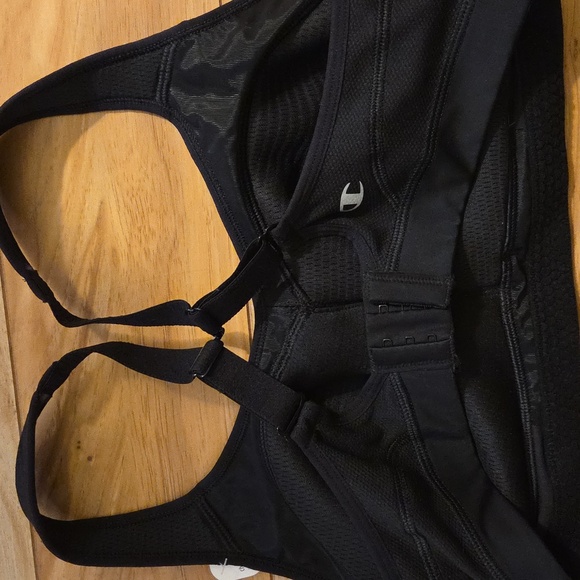 Champion | NWT The Distance Underwire 2.0 Sports Bra in Black Size 34/36D/DD - Picture 3 of 8